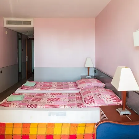 Hotel Negy Evszak Panzio 3*