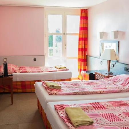 Otel Negy Evszak Panzio