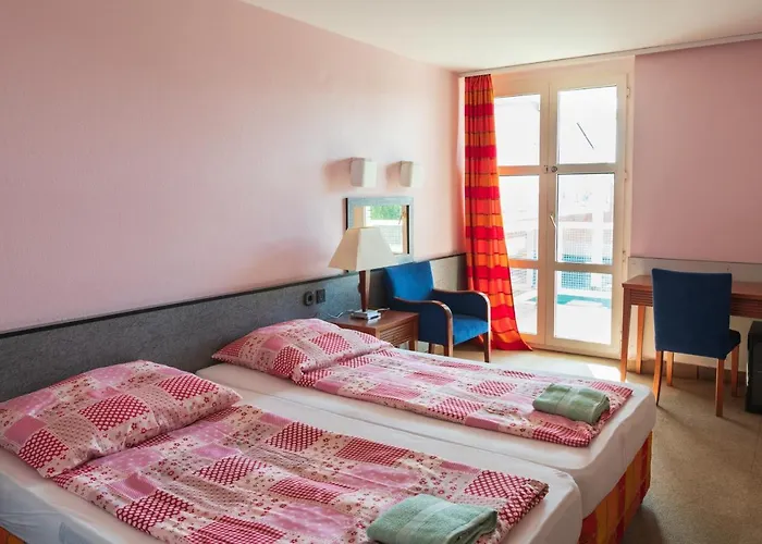 מלון Negy Evszak Panzio